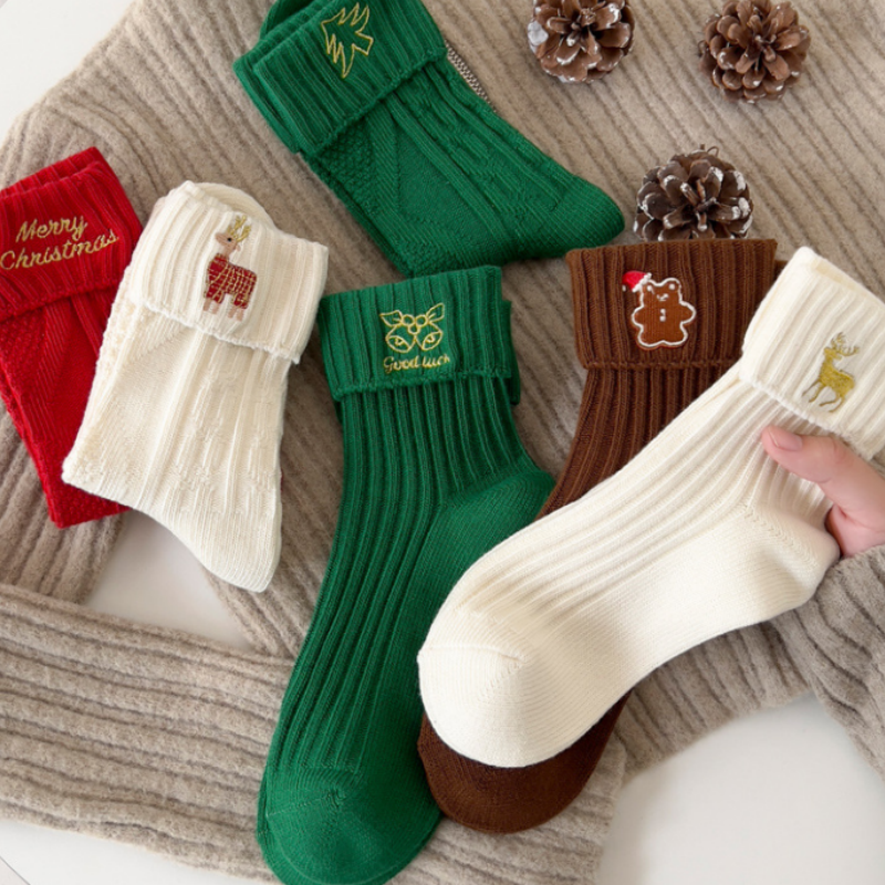 Embroidery Moisturizer - Christmas Stockings Moisture-Wicking Mid Tube Socks